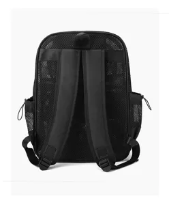 Vista dettagliata dello zaino in rete nera, spallacci traspiranti e tasche laterali per spiaggia e fitness.