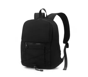 Sac à dos de loisir en nylon noir, sac de jour léger d'extérieur avec cordons élastiques.