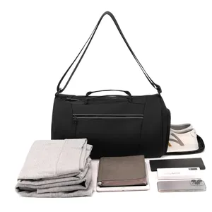 Grande borsa da viaggio e sportiva nera con scomparto per scarpe e grande capacità.
