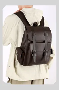 Zaino vintage in pelle PU da uomo, zainetto da viaggio casual di grande capacità con fibbie.
