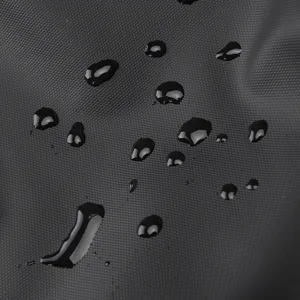 Zwarte waterdichte rugzak stof materiaal close-up detail textuur weergave voor