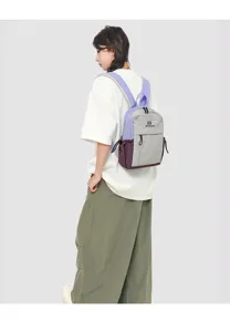 Détail du mini sac à dos en nylon bicolore élégant, léger et décontracté pour un usage quotidien.