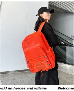 Sac à dos en filet orange pour plage fitness sport, grand sac respirant de voyage détail.
