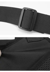 Nahaufnahme der Details von schwarzem Outdoor taktischem Taschengurt und Mesh-Stoff.