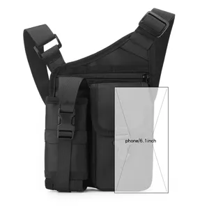 Schwarze taktische Umhängetasche mit vielen Fächern und Gurten für Outdoor Reisen.