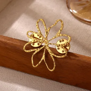 Gold plated hollow flower brooch vintage elegant metallic lapel pin for women jewelry gift
