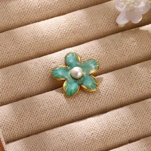 Stainless steel oil-dripping green flower brooch with elegant pearl inlay for women fashion.