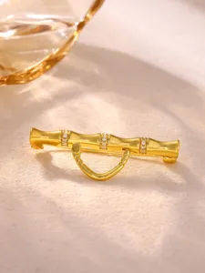 Élégant pendentif broche bambou style chinois, métal doré avec des strass étincelants.