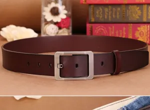 Bruine lederen riem voor heren met metalen doorngesp, ideaal voor casual en business.