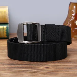 Herren Taktischer Nylon Canvas Gürtel Detailansicht, robustes Webband mit Metall