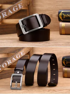 Gedetailleerd close-upoverzicht van donkerbruine lederen riem met elegante metalen pin-gesp.
