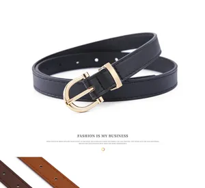 Ceinture fine femme en cuir PU avec boucle fer à cheval dorée, détail chic pour pantalon.