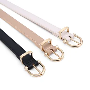 Ceinture fine en cuir pour femme avec boucle ardillon dorée, accessoire élégant pour jean.