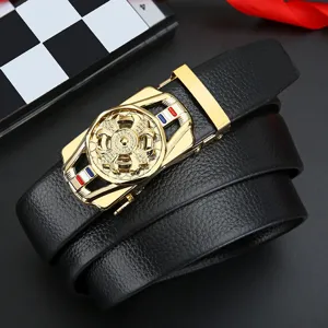 Heren mode business automatische gesp lederen riem met luxe draaibare metalen gesp ontwerp.