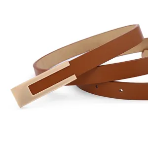 Ceinture femme marron élégante en cuir avec boucle métal dorée, accessoire mode pour jean