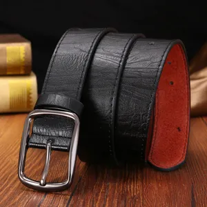 Ceinture en cuir pour homme classique avec boucle ardillon élégante et texture noire.