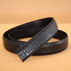 Ceinture en cuir noir motif crocodile pour homme, lanière de style business décontracté.