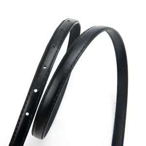 Schlichter schwarzer schmaler Ledergürtel Detailansicht, ideal für Jeans und Blazer.