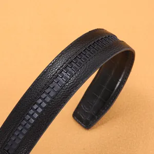 Courroie de ceinture en cuir noir pour homme sans boucle style automatique.