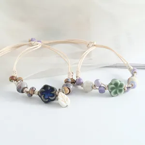 Bracelets de perles en céramique de style chinois faits à la main avec charmants motifs floraux.