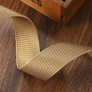 Correa de nailon de alta densidad, material de cinturón táctico duradero, vista de detalle caqui dorado.