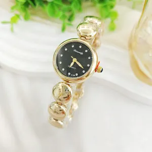 Elegante Damen Quarzuhr mit glitzernden Strasssteinen, schwarzem Zifferblatt und Armband.