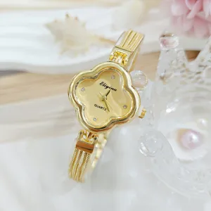 Orologio al Quarzo da Donna con Quadrifoglio in Strass Elegante Cinturino a Catena in Lega Orologio di Lusso da Donna