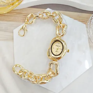 Montre à Quartz à Strass Irréguliers de Mode pour Femmes Montre-Bracelet de Luxe en Alliage d'Or avec Bracelet à Grosse Chaîne Montre Bijou Élégante