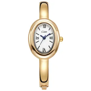 Elegante goldene ovale Armbanduhr für Damen, stilvolles römisches Zifferblatt mit blauen Zeigern.