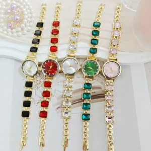 Reloj de cuarzo de lujo para mujer con piedras de cristal cuadradas coloridas, brazalete dorado.