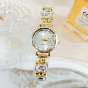 Elegante reloj de pulsera de cuarzo para mujer con eslabones de cristal cuadrado y esfera.