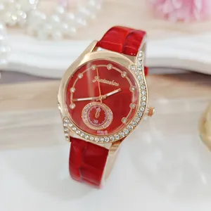 Elegante Damen Quarzuhr mit rotem Lederarmband Strass Lünette Mode Armbanduhr.