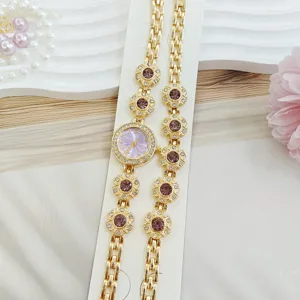 Ensemble montre et bracelet pour femme en or avec strass fleur cristal violet, accessoire élégant.