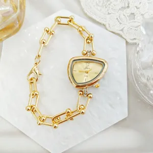 Gouden onregelmatige dameshorloge modieuze driehoekige polshorloge met schakelband sieraden