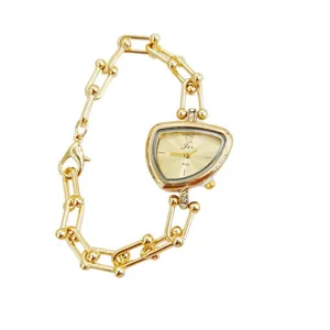 Chique gouden onregelmatige dameshorloge met stijlvolle schakelarmband voor dagelijks.