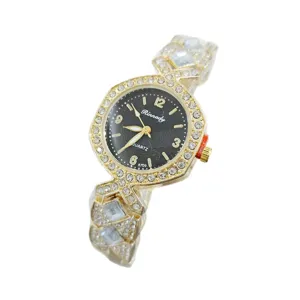 Luxe strass dames horloge met zwarte wijzerplaat en gouden geometrische armband voor dames.