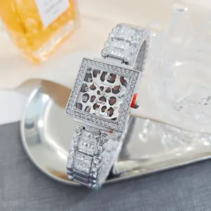 Reloj cuarzo cuadrado estrás de lujo mujer con esfera leopardo y pulsera cristales brillantes.