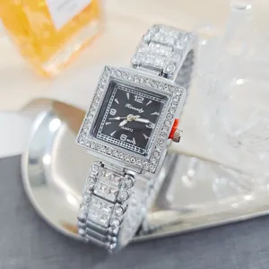 Elegante reloj de cuarzo cuadrado con pedrería para mujer y pulsera de cristales brillantes.