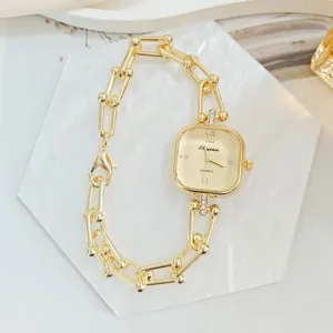 Elegante goldene Damen-Quarzuhr mit quadratischem Zifferblatt und moderner Gliederarmband-Kette.