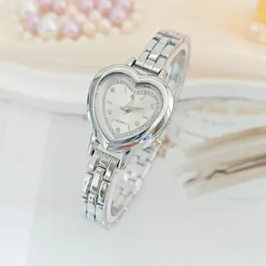 Raffinata orologio da donna a cuore con strass, elegante orologio al quarzo argento.