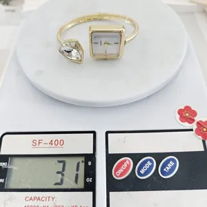 Elegante Damen offene Armbanduhr Quarz quadratisches Zifferblatt Luxus Geschenk 31g.