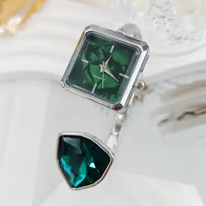 Elegante quadratische Quarzuhr mit grünem Zifferblatt und offenem Kristallarmband Damen.