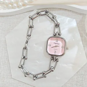 Rosa quadratische Strass Damen Quarzuhr mit stilvollem Kettenarmband für den Alltag.