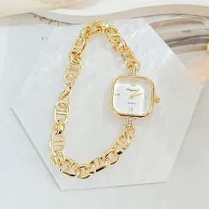 Schicke quadratische Damenuhr mit Strass und goldener klobiger Kettarmband, Quarz Armbanduhr.