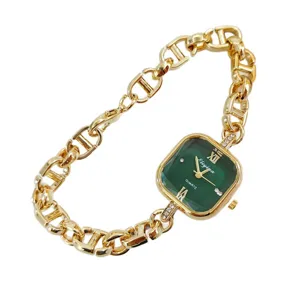 Luxus goldene quadratische Damen Quarz Uhr mit eleganter Kettenarmband für täglichen Stil.