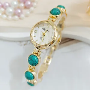 Elegante Damen Quarzuhr mit Türkis Edelstein Armband und goldenem Gehäuse Mode Accessoire.