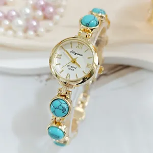 Elegante Damen Quarzarmbanduhr mit türkisfarbenen Steinen und goldenem Armband für den Alltag.