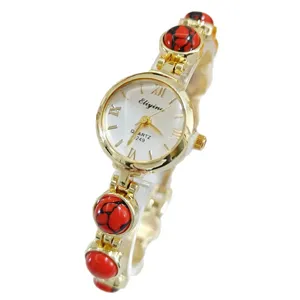 Goldfarbene Damen Quarzarmbanduhr mit roten Edelsteinperlen elegant modische Damenuhr