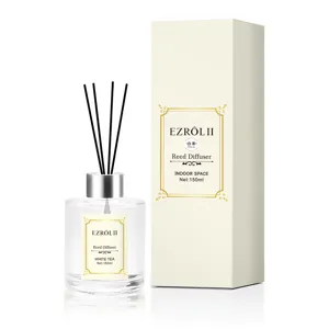 Set diffusore di aromi al tè bianco con flacone di olio essenziale da 150ml e bastoncini neri.