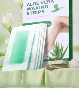 Dettaglio strisce depilatorie all'aloe vera, ceretta liscia e delicata per gambe e braccia.